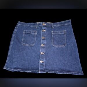 GAP denim skirt dark wash button up  size 18, 99% cotton